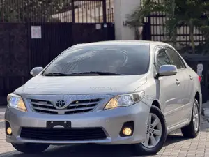 Toyota Corolla LE 4dr Sedan (1.8L 4cyl 4A) 2011 Silver