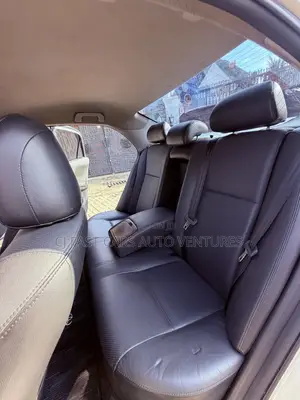 Toyota Corolla LE 4dr Sedan (1.8L 4cyl 4A) 2011 Silver