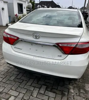 Toyota Camry SE 4dr Sedan (2.5L 4cyl 6A) 2016 White