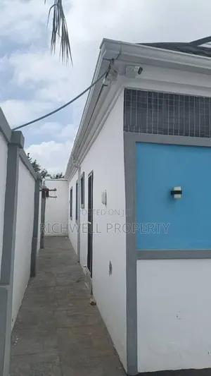3bdrm Bungalow in Adegboyega Close,, Akala Express for sale