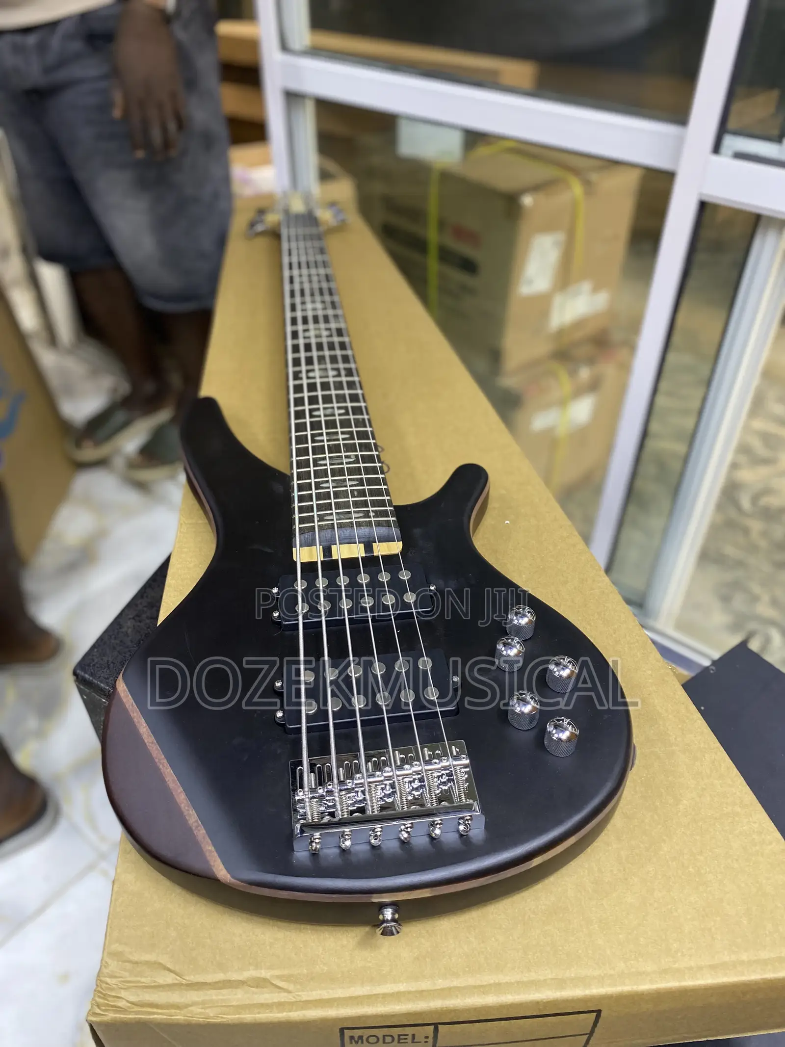 IBANEZ 6strings Active Bass Guitar