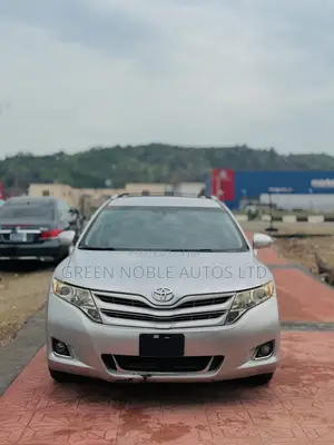 Toyota Venza LE 2010 Silver