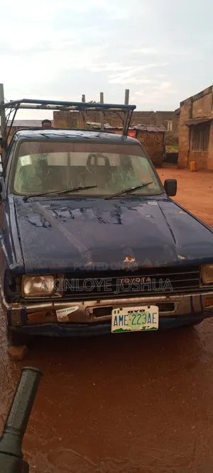 Toyota Hilux 1999 Blue