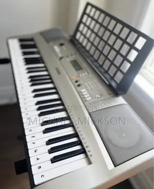 Yamaha PSR E313