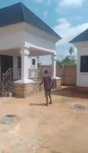 4bdrm Bungalow in Benin City for sale