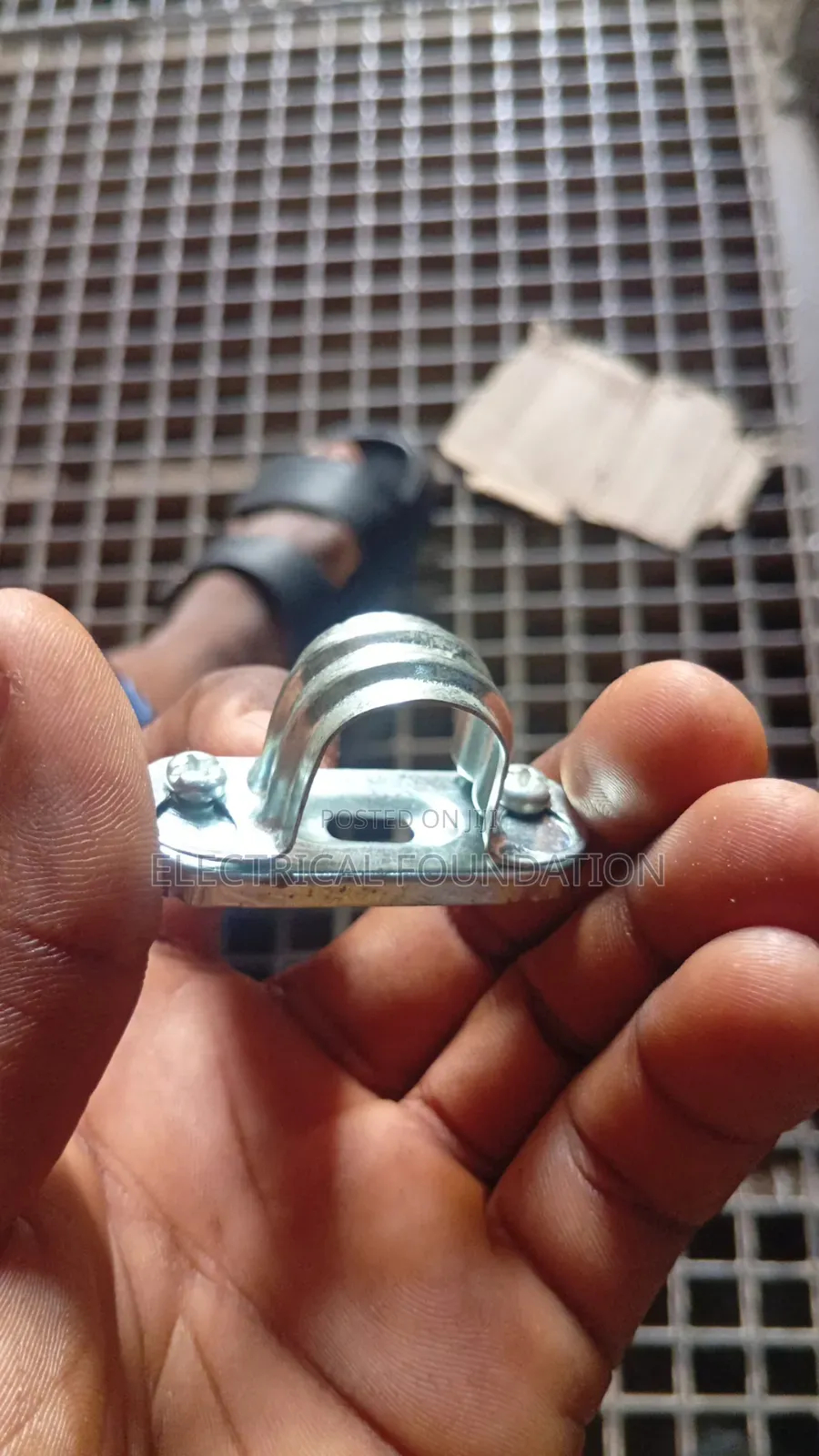 25mm Galvanized Saddle Clip