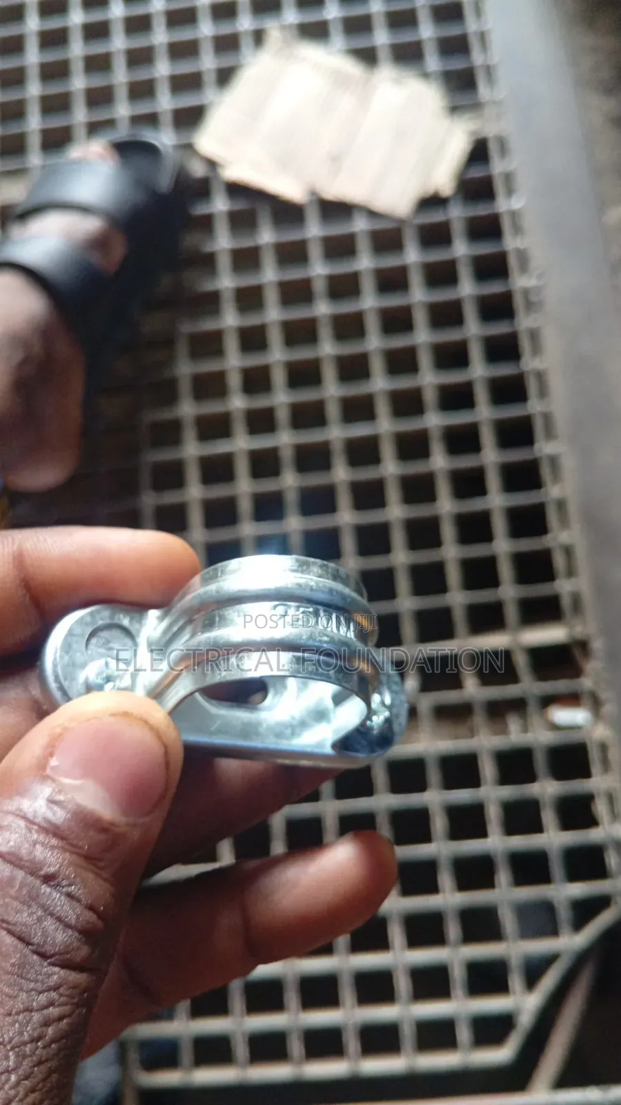 25mm Galvanized Saddle Clip