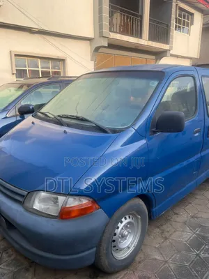 Toyota HiAce 1990 Blue