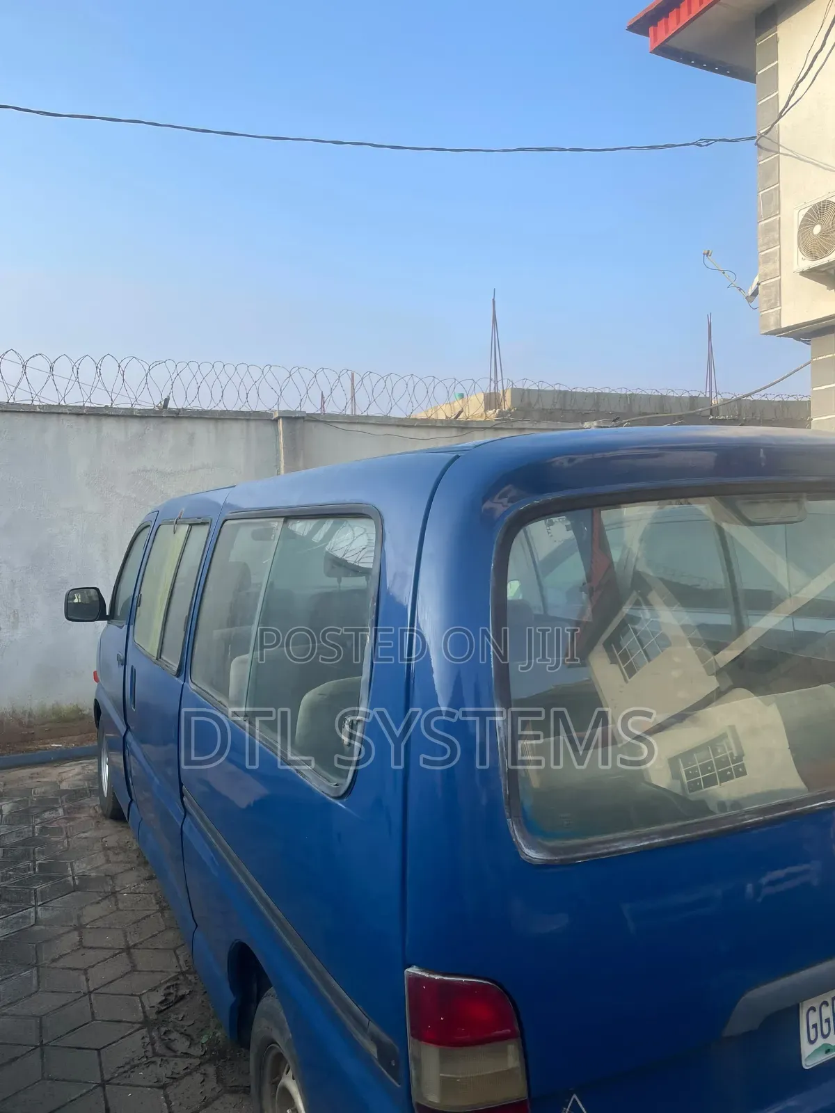 Toyota HiAce 1990 Blue