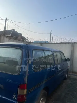 Toyota HiAce 1990 Blue
