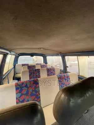 Toyota HiAce 1990 Blue