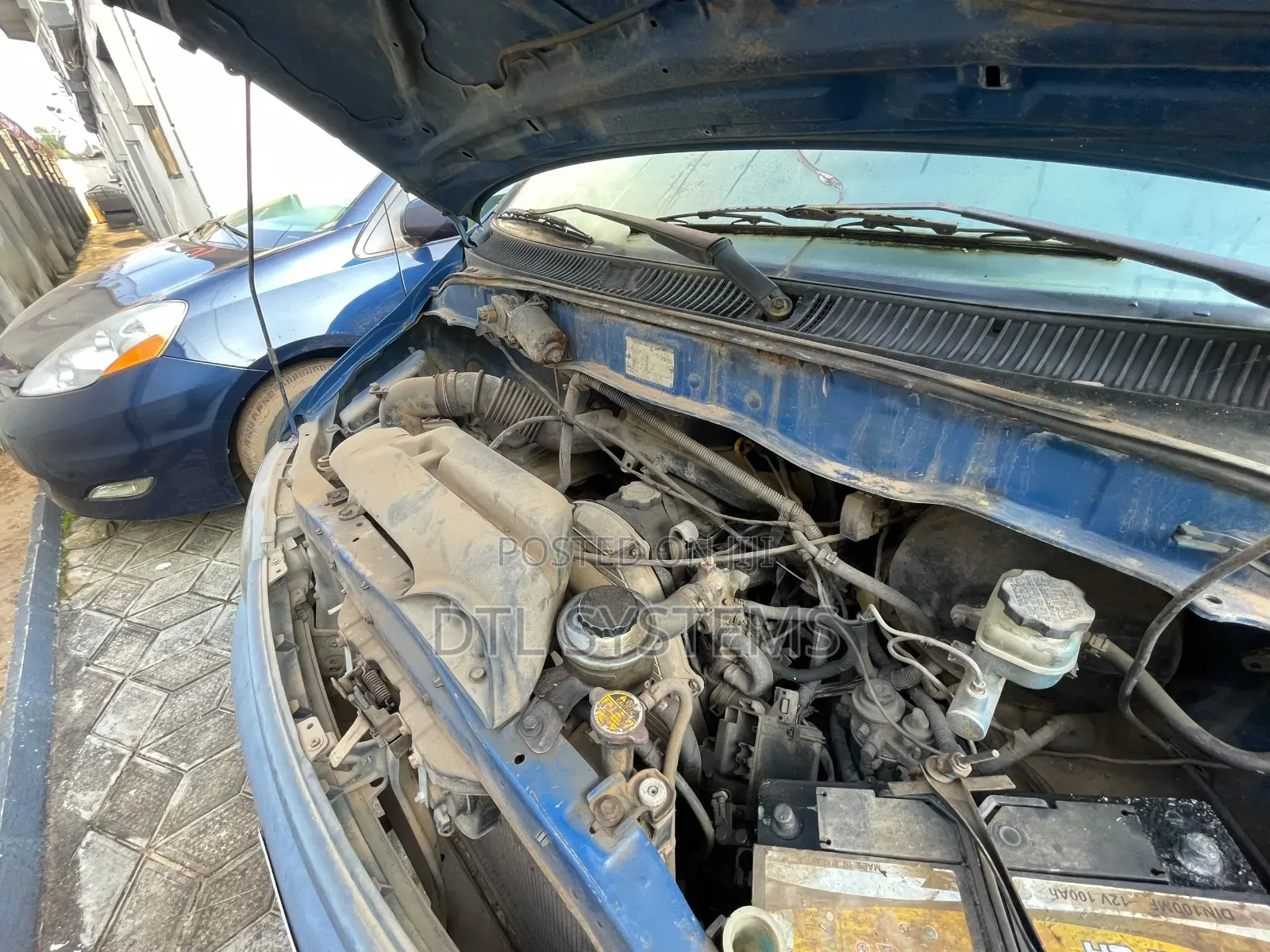 Toyota HiAce 1990 Blue