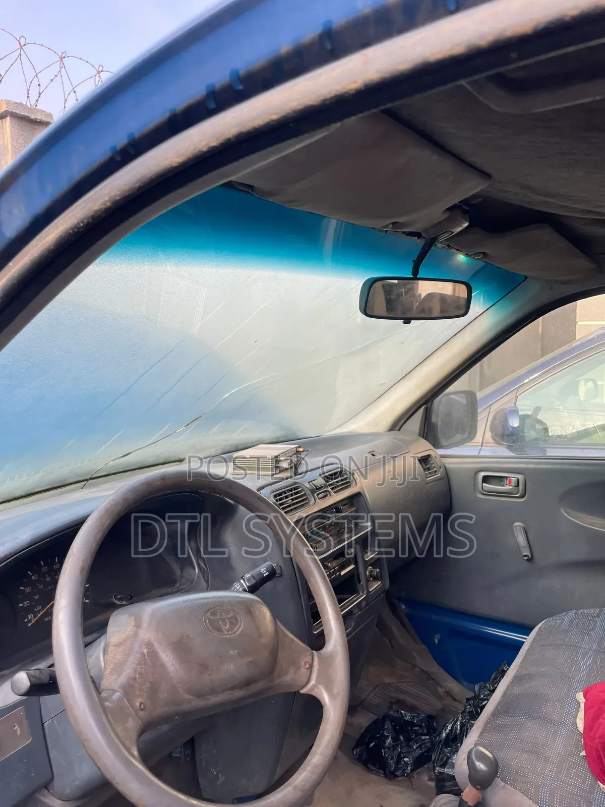 Toyota HiAce 1990 Blue