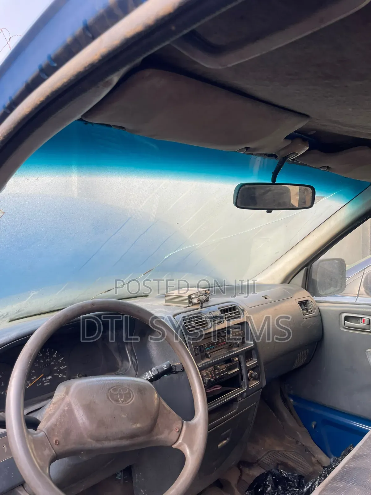 Toyota HiAce 1990 Blue