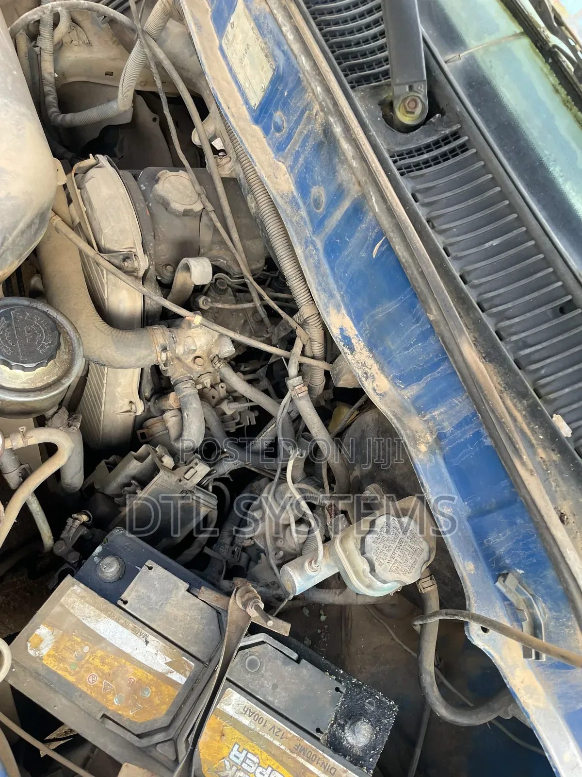 Toyota HiAce 1990 Blue