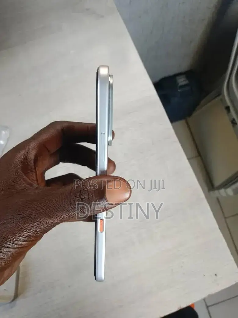Infinix Hot 70 128 GB Silver