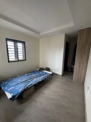 3bdrm Block of Flats in Apo Resettlement for rent