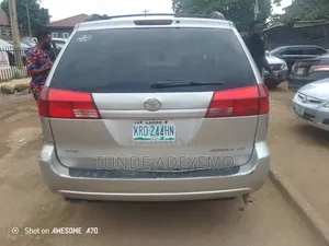 Toyota Sienna 2004 Silver