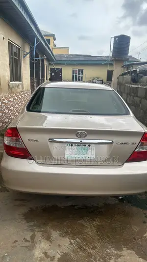 Toyota Camry XLE 2023 Gold