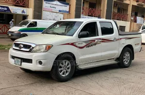 Toyota Hilux 2010 White
