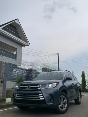 Toyota Highlander XLE 4x4 V6 (3.5L 6cyl 8A) 2017 Blue