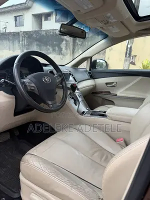 Toyota Venza AWD 2011 Brown