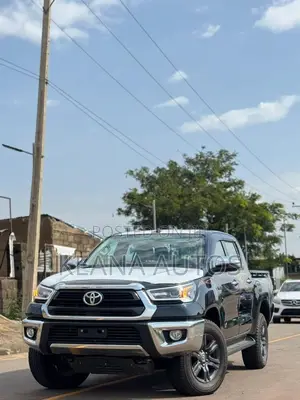 New Toyota Hilux 2025 Black