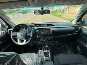 New Toyota Hilux 2025 Black