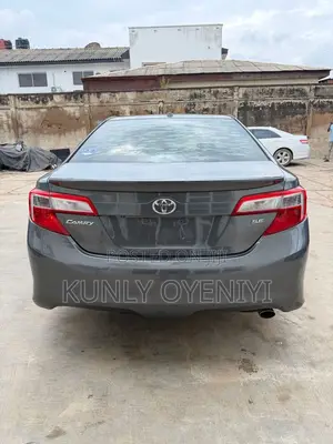 Toyota Camry SE 4dr Sedan (2.5L 4cyl 6A) 2013 Gray