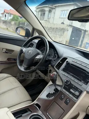 Toyota Venza AWD 2011 Brown