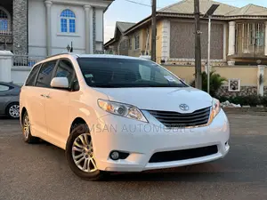 Toyota Sienna XLE 7 Passenger Mobility 2012 White