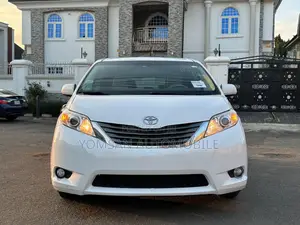 Toyota Sienna XLE 7 Passenger Mobility 2012 White