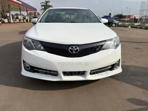 Toyota Camry SE Sport 4dr Sedan (2.5L 4cyl 6A) 2014 White
