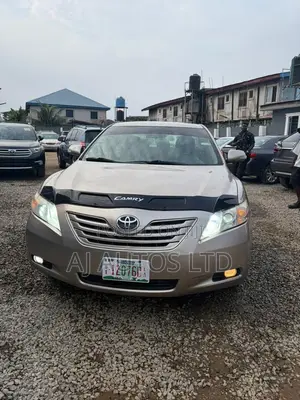 Toyota Camry XLE 4dr Sedan (2.4 4cyl 5A) 2008 Gold