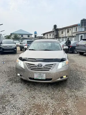 Toyota Camry XLE 4dr Sedan (2.4 4cyl 5A) 2008 Gold