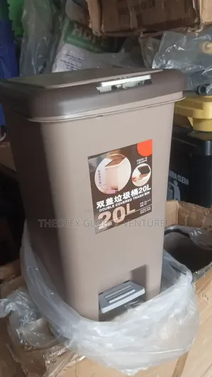 20L Plastic Pedal Trash Bin