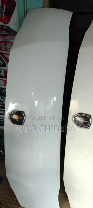 Bonnet Hiace Chain Bus