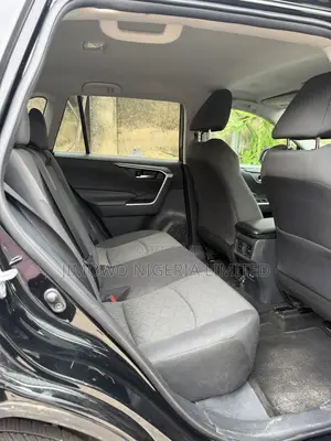 Toyota RAV4 XLE 2021 Black