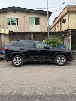 Toyota RAV4 XLE 2021 Black