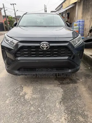 Toyota RAV4 XLE 2021 Black