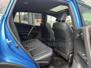 Toyota RAV4 SE AWD (2.5L 4cyl 6A) 2017 Blue