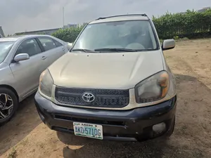Toyota RAV4 2005 Gold