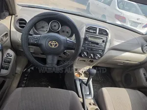 Toyota RAV4 2005 Gold