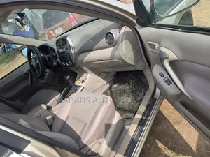 Toyota RAV4 2005 Gold