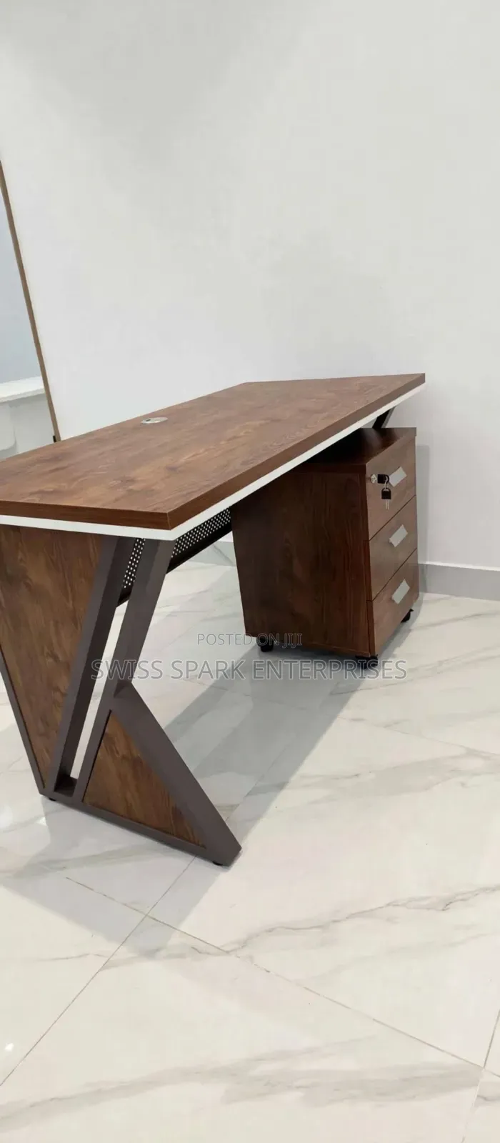 Modern Executive Office Desk With Mobile Drawer -v-Leg Design