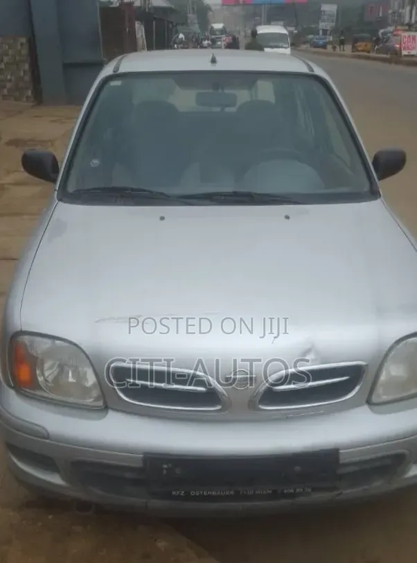Nissan Micra 2000 Silver
