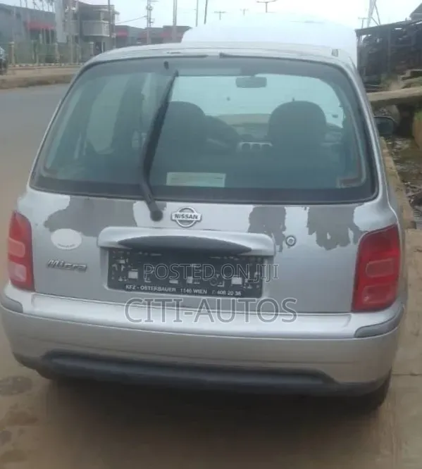 Nissan Micra 2000 Silver