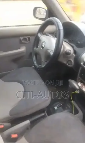 Nissan Micra 2000 Silver