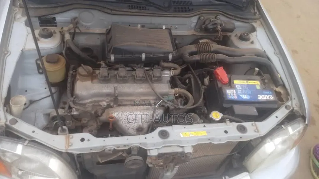 Nissan Micra 2000 Silver