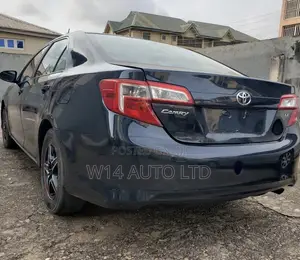 Toyota Camry LE 4dr Sedan (2.5L 4cyl 6A) 2014 Blue
